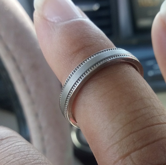 Size 9 Titanium wedding band - Picture 1 of 2